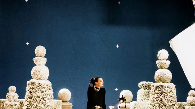 Chanel Holiday 2025 Makeup Memancarkan Pesona Kosmik dan Keanggunan Ikon Legendaris