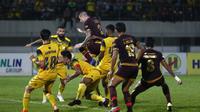 Duel Barito Putera vs PSM Makassar di Stadion Demang Lehman, Martapura, Rabu (11/12/2019). (Bola.com/Abdi Satria)