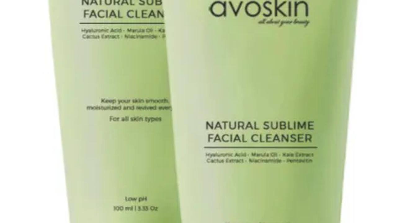 1. Avoskin Natural Sublime Facial Cleanser: Kelembaban Alami untuk Kulit Sublime