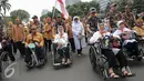 Massa dari keluarga Pejuang dan Penghuni Rumah Negara membentangkan spanduk saat menggelar aksi unjuk rasa, Jakarta, Senin (9/11/2015). Mereka menolak RPP tentang rumah negara PP NO 40 tahun 94 & PP No. 31 Tahun 2005. (Liputan6.com/Faizal Fanani)