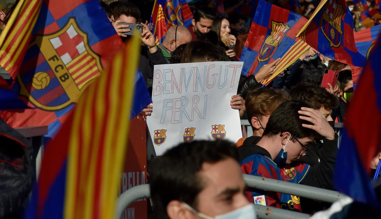 Meski terganjal beberapa masalah, Torres akan menjadi angin segar untuk skuat Barcelona besutan Xavi Hernandez, sekaligus sebagai harapan bagi publik Catalan. Patut dinantikan bagaimana nanti kiprahnya di Camp Nou. (AFP/Pau Barrena)