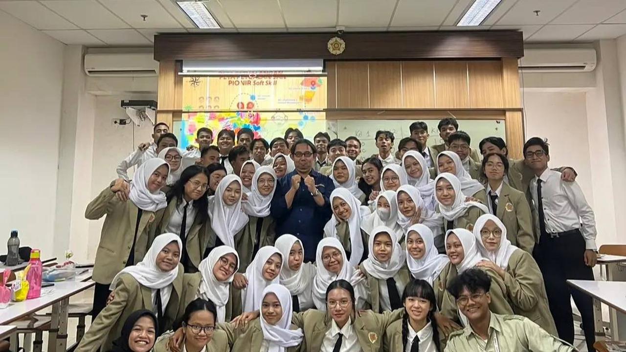 Kisah Wanita yang Berhasil Diterima di Kampus Ternama Setelah Hampir 2 Tahun Bekerja Jadi Karyawan, Banjir Pujian Warganet
