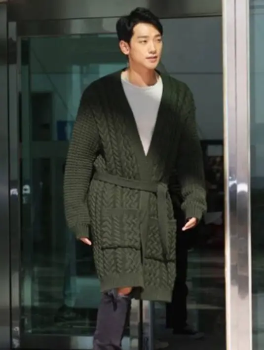 Kim Tae Hee dan Rain akhirnya resmi menjadi orang tua. Buah hati mereka yang telah dinantikan, akhirnya lahir juga. Bayi berjenis kelamin perempuan, akhirnya membuat kehidupan mereka makin berwarna. (Instagram/rain_oppa)