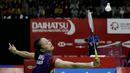 Tunggal Putri Indonesia, Fitriani, saat melawan wakil China, Han Yue, pada laga Indonesia Masters 2020 di Istora, Jakarta, Rabu (15/1/2020). Fitriani kalah dengan skor 6-21 dan 17-21. (Bola.com/M Iqbal Ichsan)