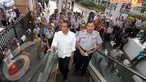 Gubernur DKI Jakarta Joko Widodo menaiki eskalator di Terminal Manggarai, Jakarta, Rabu (16/04/2014) (Liputan6.com/Herman Zakharia).