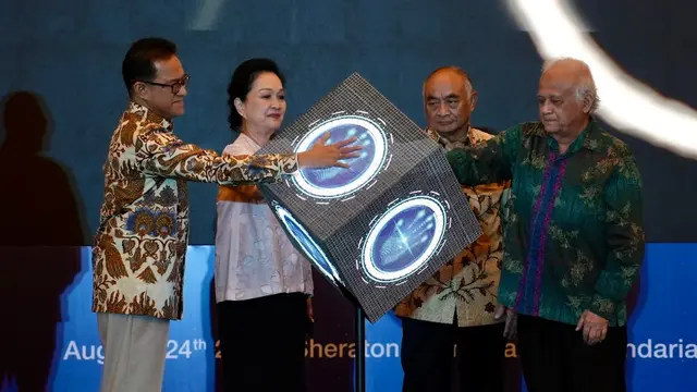 Pakar urologi RS Siloam ASRI Prof. Dr. dr. Nur Rasyid, SpU(K) bersama para pakar lainnya dalam Siloam Hospitals ASRI Gelar Urology-Nephrology Summit 2025.