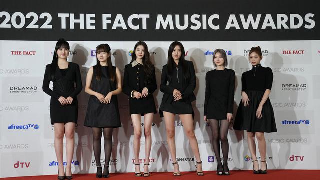 IVE dalam The Fact Music Awards 2022. (AP Photo/Lee Jin-man)