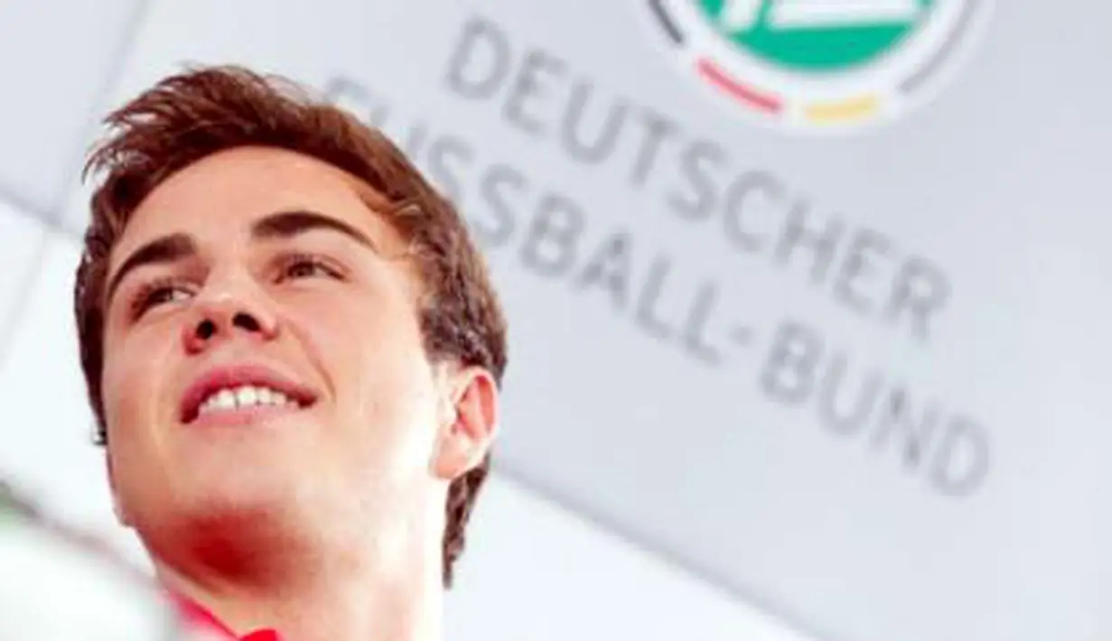 Ekspresi gelandang muda Jerman Mario Goetze di sesi konferensi pers yang digelar di Kamen, 7 Februari 2011, dua hari jelang laga persahabatan melawan Italia. AFP PHOTO / FRISO GENTSCH