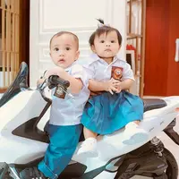 Rayyanza dan Ameena dalam balutan baju Sekolah Menengah Atas. (Foto: Instagram/raffinagita1717)