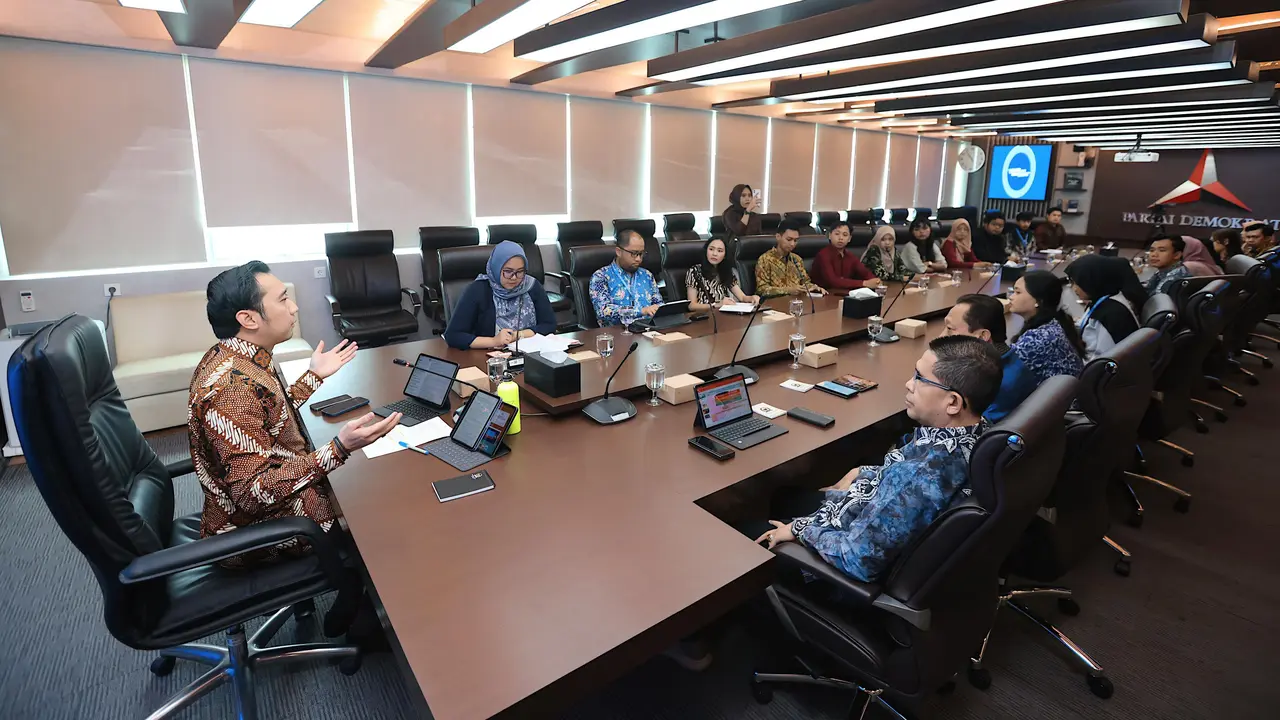 Wakil Ketua MPR RI dari Partai Demokrat Edhie Baskoro Yudhoyono (Ibas)  dalam acara FGD dengan tema “Pentingnya Kehidupan Berkelanjutan: Gaya Hidup Ramah Lingkungan untuk Masa Depan”, di Ruang Rapat Partai Demokrat DPR RI, Kamis (12/12/2024) (Istimewa)