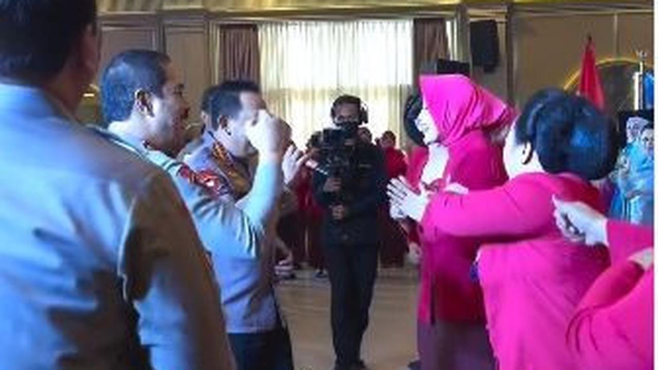 <i>"Dua-duanyanya bikin kita Happy & Seru 😄😍 Jangan Lupa Bahagia 🙏😍," tulis keterangan unggahan.</i>