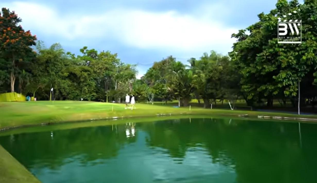 20 Potret Rumah Ovi Dian, Ada Lapangan Golf dan Masjid ...