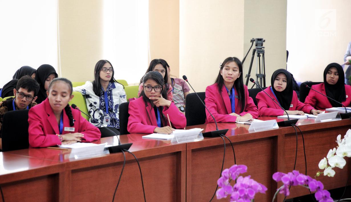 PHOTO: Peringati Hari Anak Perempuan Internasional, Remaja ...