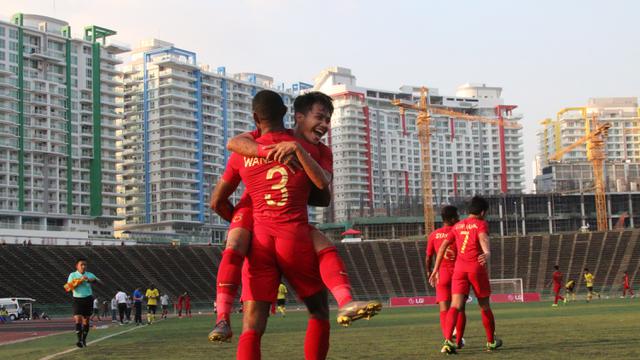 Gelandang Timnas Indonesia U-22, Witan Sulaeman, merayakan gol yang dicetaknya ke gawang Malaysia U-22 pada laga Piala AFF U-22 2019. (Bola.com/Zulfirdaus Harahap)