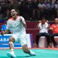 Chico Aura Dwi Wardoyo membawa tim bulu tangkis beregu putra Indonesia lolos ke final SEA Games 2023 setelah menyumbang poin saat mengalahkan Singapura 3-1 di&nbsp;Badminton Hall Morodok Techo, Phnom Penh, Kamboja, Rabu (10/5/2023). (foto: PBSI)