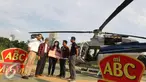 Head of Marketing PT ABC President Indonesia Nurkori (kiri) berbincang dengan pemenang program Cup for Worker Mi Cup ABC Nove Mianti Chandra (tengah) Jakarta, Jumat (03/6).(Liputan6.com/Angga Yuniar)