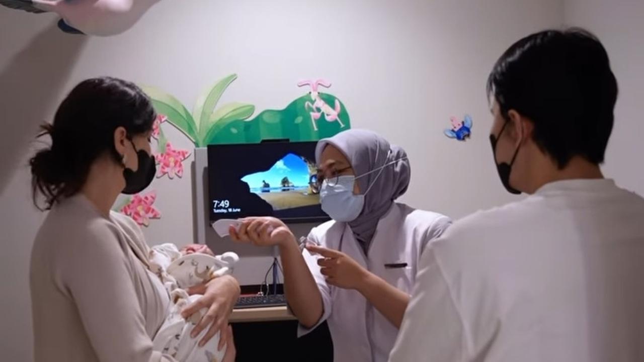 Sarah dikenal dengan penampilan yang sederhana namun sangat cantik.&nbsp;