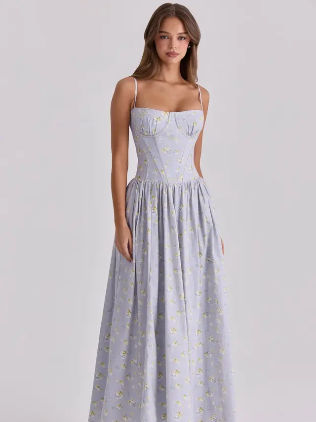 Didapuk Jadi Bridesmaid Jennifer Coppen, Pesona Rebecca Klopper Bergaya Bridgerton dengan Dress Floral Rp4 Jutaan