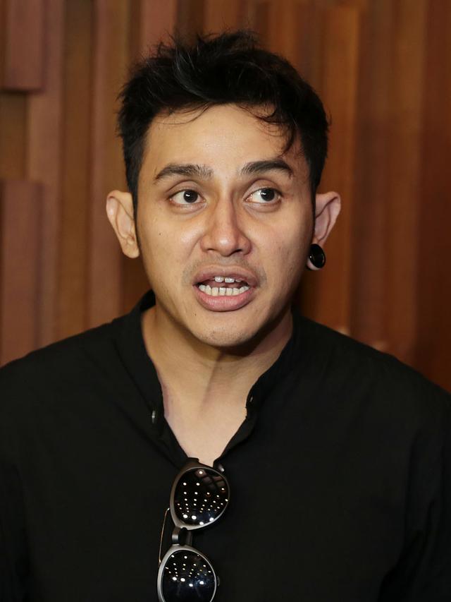 Vicky Nitinegoro Lelang Keperjakaan, Warganet: Ditukar Risol dan Bakwan