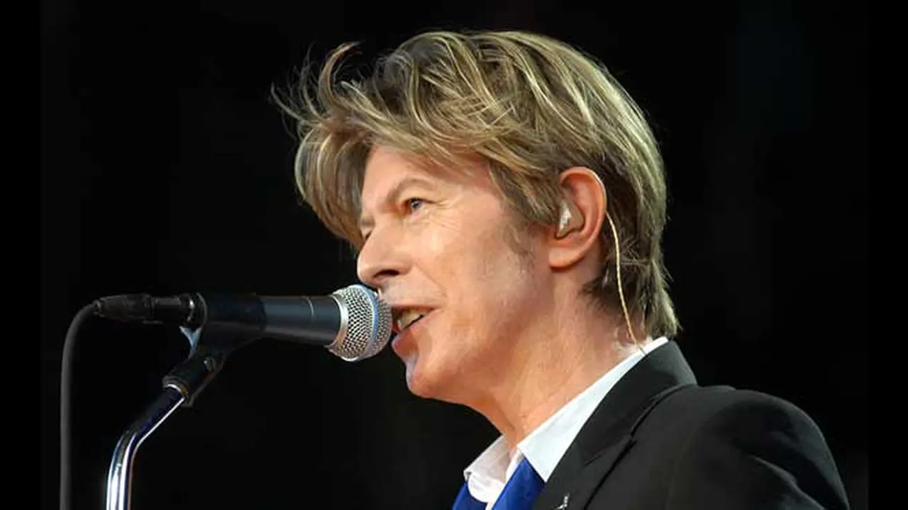 david-bowie-131016b.jpg