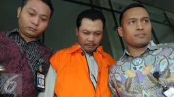Dandung merupakan Senior Manager PT Brantas Abipraya yang terkena OTT usai memberi uang suap kepada perantara guna menghentikan penyelidikan kasus di Kejati DKI Jakarta, Jakarta, Jumat (4/1). (Liputan6.com/Helmi Afandi) 