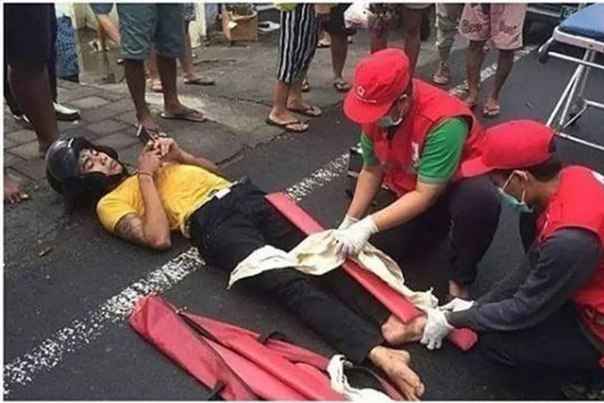 10 Potret Nyeleneh Orang Kelewat Santai dalam Berbagai Keadaan Ini Kocak