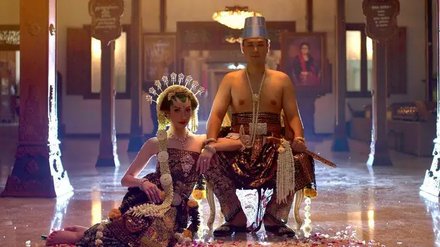 6 Potret Lawas Pernikahan Panji Trihatmodjo dan Varsha Strauss, Curi Perhatian