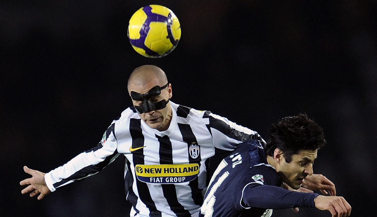 Fabio Cannavaro mendarat ke Turin pada 2004 silam setelah direkrut dari Inter Milan. Pada tahun 2006, ia memutuskan hijrah ke Real Madrid dan musim berikutnya kembali lagi ke Juventus. (Foto: AFP/Filippo Monteforte)