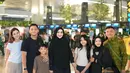 Ashanty tampil dengan abaya hitam serasi dengan kerudung panjangnya. [@ashanty_ash]