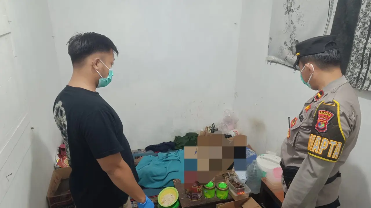 Mayat Pria Ditemukan Membusuk di Kamar Kos Kemiling, Bau Menyengat Bikin Warga Curiga