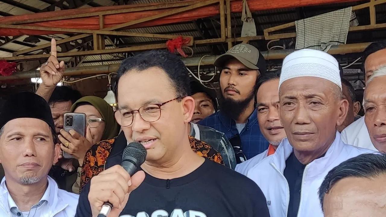 Lagi Pidato, Anies Tegur Ibu-Ibu di Jambi yang Berebut Foto