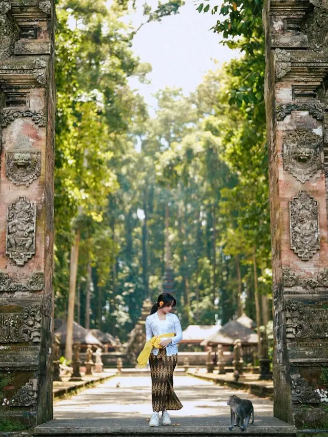 Fuji Utami foto bareng bestie di Bali