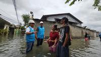 General Manager PLN UID Jakarta Raya, Lasiran bersama Manager PLN UP3 Cengkareng, Robin Septavyn menghimbau kepada masyarakat apabila daerahnya yang terdampak banjir dapat menghubungi contact center PLN 123 atau&nbsp;PLN&nbsp;Mobile. (Dok PLN)