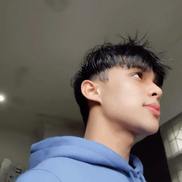6 Potret Rey Mbayang dengan Gaya Rambut Baru, Disebut Bak Cowok Korea