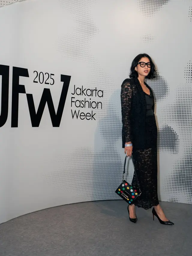 5 Outfit Aghniny Haque yang Feminim dan Elegan, Bisa Jadi Inspirasi