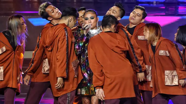 [Fimela] Agnez Mo HUT Indosiar ke-25