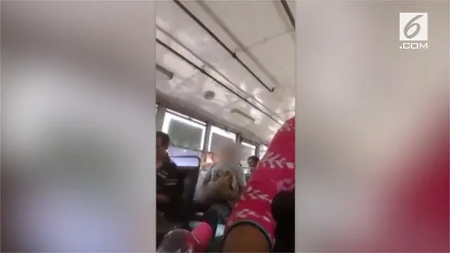 Seorang pedagang masturbasi dan berbuat cabul di dalam bus. Pelaku akhirnya ditangkap polisi karena meresahkan warga.