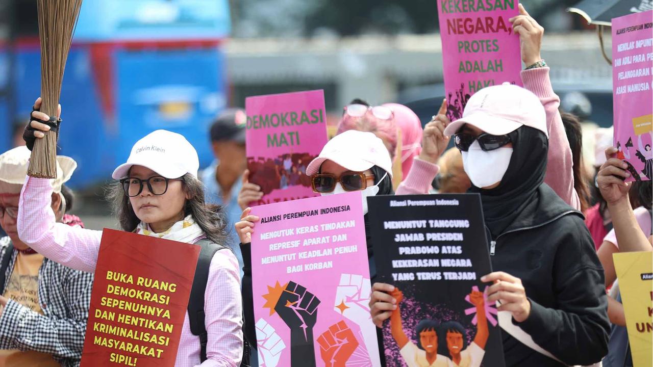 FOTO: Perempuan Turun ke Jalan, Suarakan Keadilan dan Hentikan Kekerasan