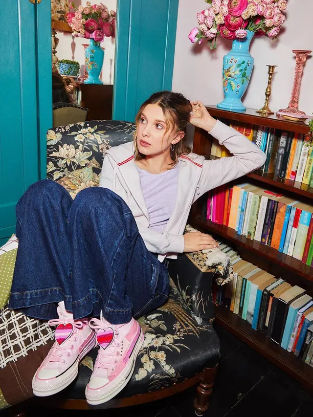 Menggemaskan! Koleksi Converse x Millie Bobby Brown Hadirkan Sneakers Bernuansa Remaja