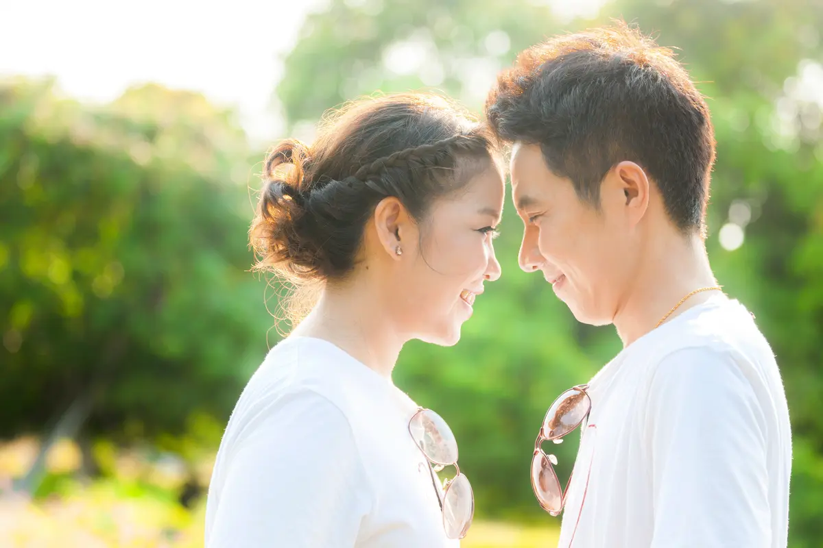 pasangan cinta bahagia