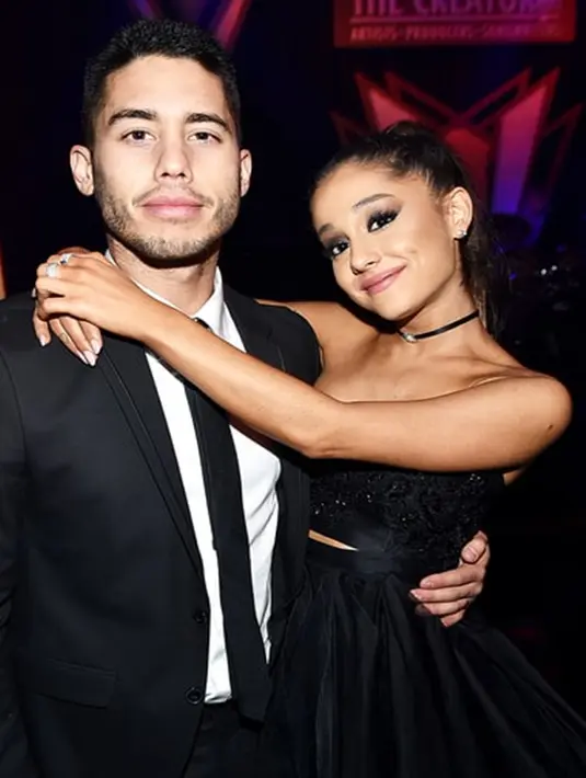 Kabar tersebut makin diperkuat karena Ariana Grande mulai menghapus foto-foto kebersamaanya dengan kekasih. (Dailymail/Bintang.com)