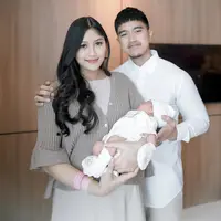 Erina Gudono baru saja mengunggah foto-foto pasca melahirkan yang selama ini tersimpan. Intip penampilannya berikut inI! [@erinagudono].