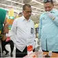 BBPOM Surabaya menggelar kegiatan intensifikasi pengawasan pangan di Giant Maspion, Jalan Ahmad Yani, Surabaya, Senin (28/5/2018). (Anggi/suarasurabaya.net)