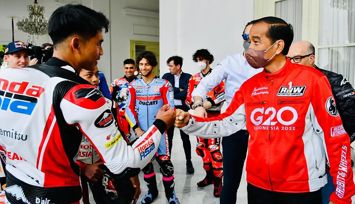 Mario Aji, pembalap Indonesia yang berlaga dikelas Moto3 bersama tim Honda Team Asia juga termasuk pembalap yang berkesempatan bertemu Presiden Joko Widodo. (Biro Pers Sekretariat Presiden/Laily Rachev)