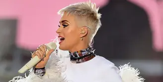 Katy Perry, ikut meramaikan konser amal One Love Manchester pada Minggu (4/6/2017) lalu. Memberikan penampilan yang maksimal, nampaknya Katy berhasil membuat para penonton menjadi terhibur. (AFP/Bintang.com)