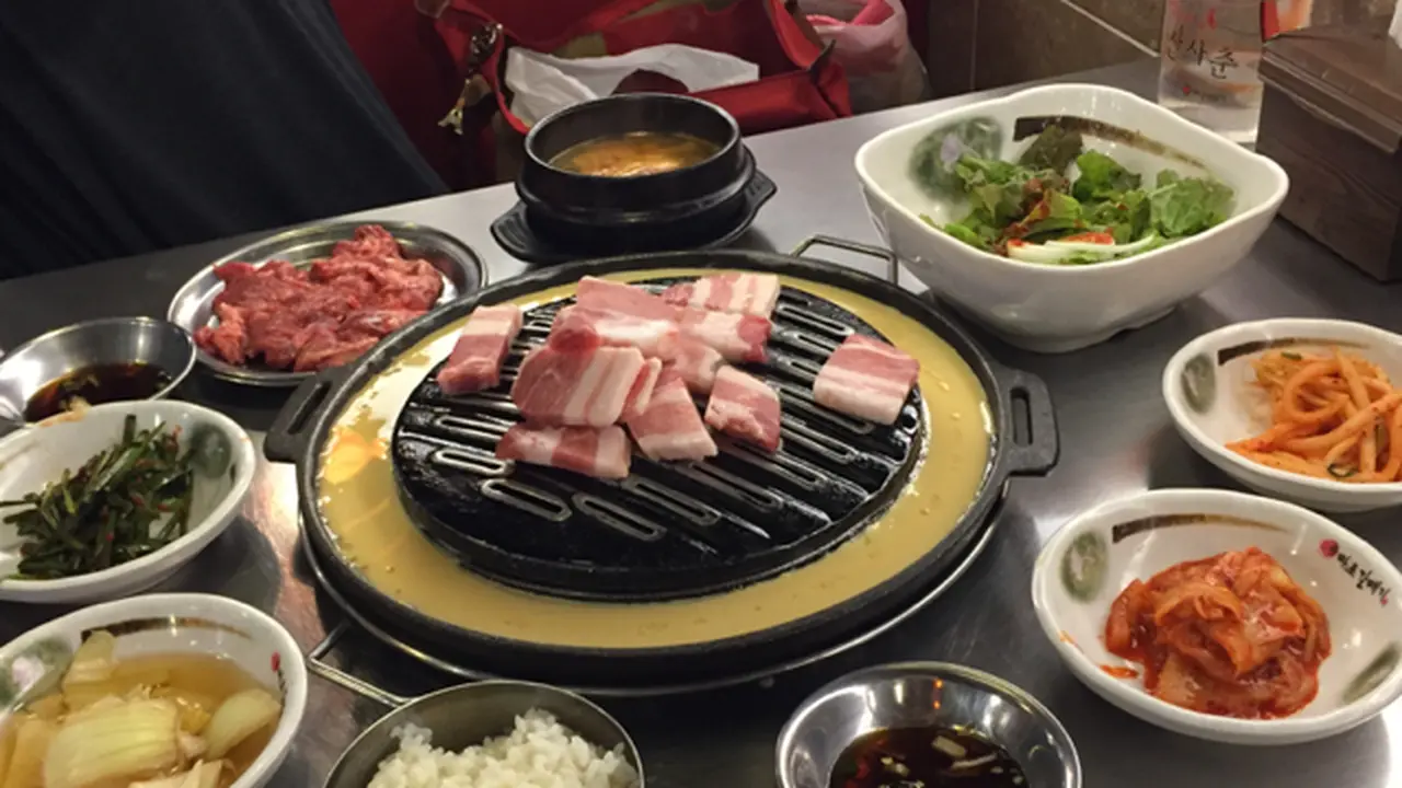 [Bintang] Sambangi 5 Tempat Makan Paling Popular di Seoul, Korea Selatan