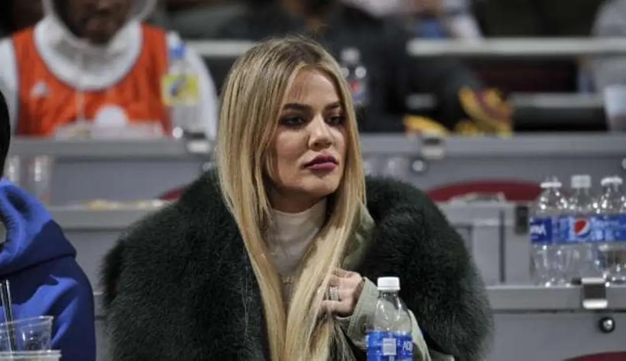 Dilansir dari HollywoodLife, Khloe benar-benar marah usai Kim menjelekkan Tristan dalam acara itu. (News.com.au)