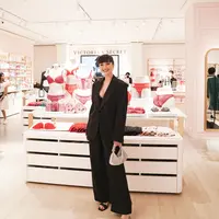 Membuka gerai terbaru di Senayan City, Victoria's Secret hadir lebih inovatif dan lengkap.