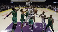 LeBron James membantu Lakers mengalahkan Celtics (AP)