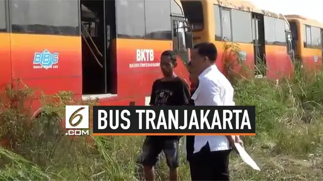 300 bus transjakarta terbengkalai di sebuah lahan di Kabupaten Bogor. bus-bus tersebut masih dalam kasus pailit di pengadilan dan berada di tangan Kurator.
